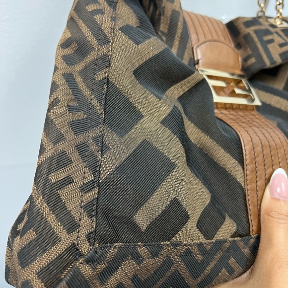 BEAUTIFUL VINTAGE FENDI LOGO SHOULDER BAG - Picture 7 of 12